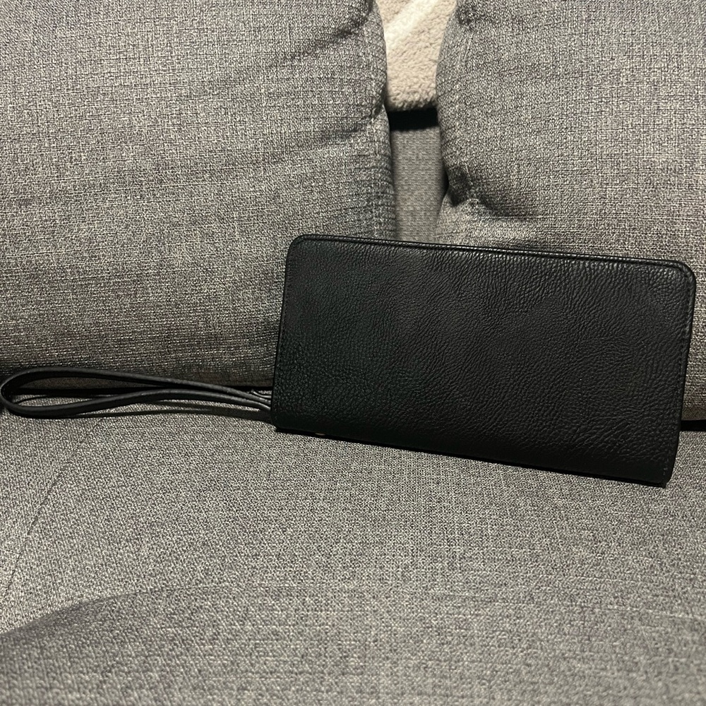 Universal Threads Wristlet